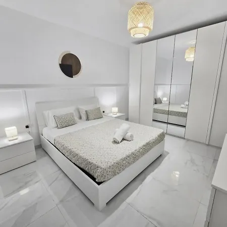 Close To Seafront Spacious Brand New 2 Bedroom 2 Bath & Outdoor