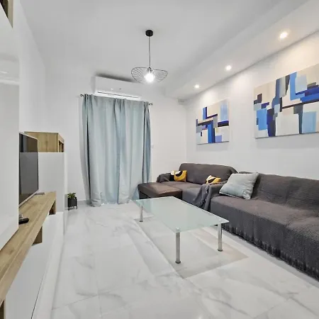 Close To Seafront Spacious Brand New 2 Bedroom 2 Bath & Outdoor *