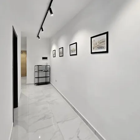 Appartement Close To Seafront Spacious Brand New 2 Bedroom 2 Bath & Outdoor *