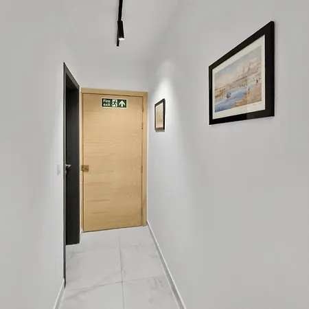Close To Seafront Spacious Brand New 2 Bedroom 2 Bath & Outdoor St. Paul's Bay