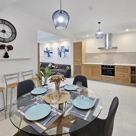 Lejlighed Close To Seafront Spacious Brand New 2 Bedroom 2 Bath & Outdoor